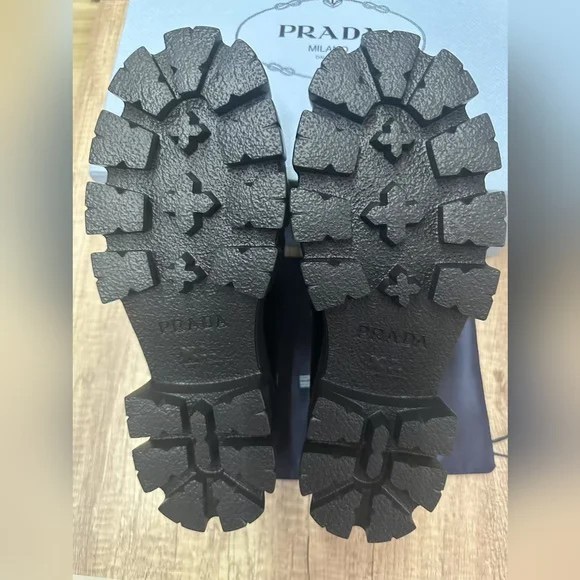 Prada Women's Black Loafers - Picture 2 of 6